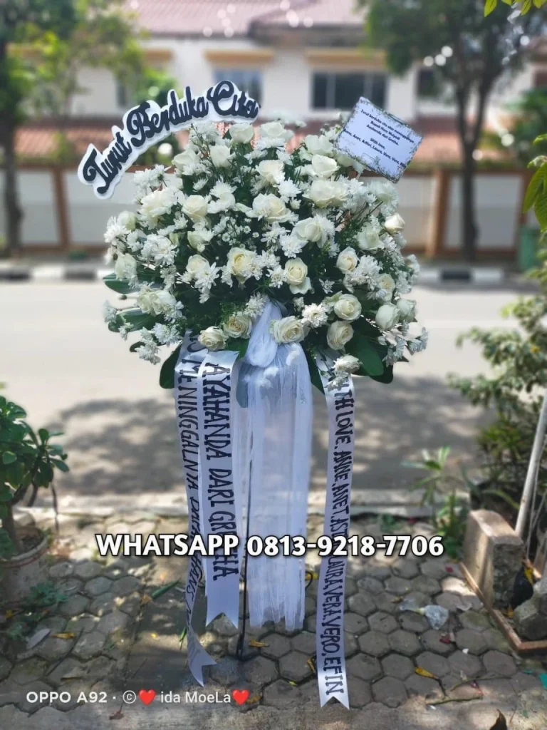 Standing Flower Duka Cita Putih 02 — flowershopjakarta.com